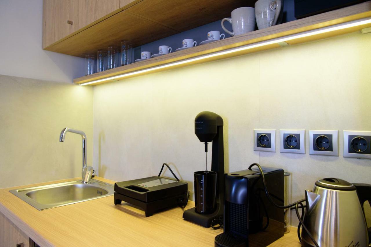 Eva Apartments Пірей Екстер'єр фото